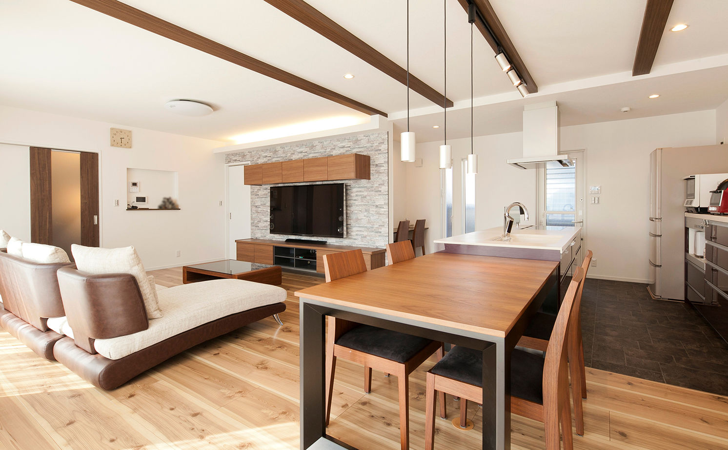 Art Yoshikawa設計事務所 吉川住建 【西尾市|2000万円台|テクノストラクチャー】休日は家族と広いテラスや庭で。この大空間がテクノの家の建築実例画像6