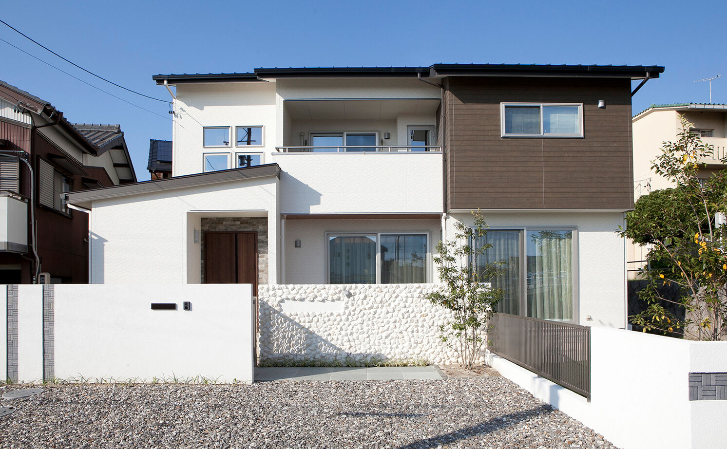 Art Yoshikawa設計事務所 吉川住建 【西尾市|2000万円台|テクノストラクチャー】休日は家族と広いテラスや庭で。この大空間がテクノの家の建築実例画像11