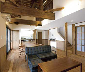 広和木材 【間取図有｜平屋風×古民家風】工場で木材を厳選。木が気持ちいい、四季の風景と暮らす古民家風の家の建築実例画像2