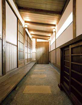 広和木材 【間取図有｜平屋風×古民家風】工場で木材を厳選。木が気持ちいい、四季の風景と暮らす古民家風の家の建築実例画像3