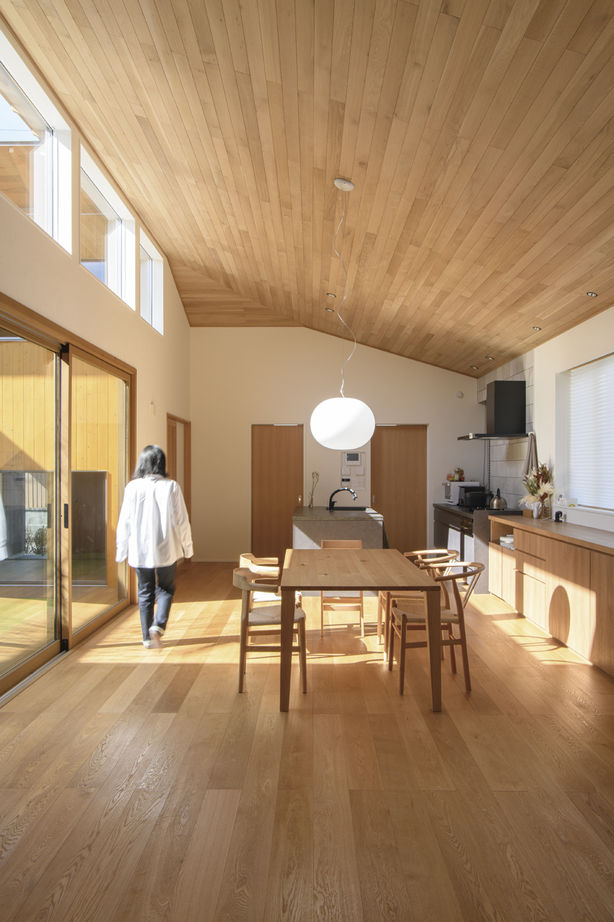 広和木材 【平屋/回遊動線/50坪台/2LDK/間取り図】中庭がもたらす圧倒的な明るさと開放感。風が通る木が心地よい平屋の建築実例画像4