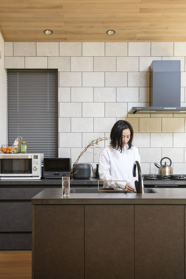 広和木材 【平屋/回遊動線/50坪台/2LDK/間取り図】中庭がもたらす圧倒的な明るさと開放感。風が通る木が心地よい平屋の建築実例画像6