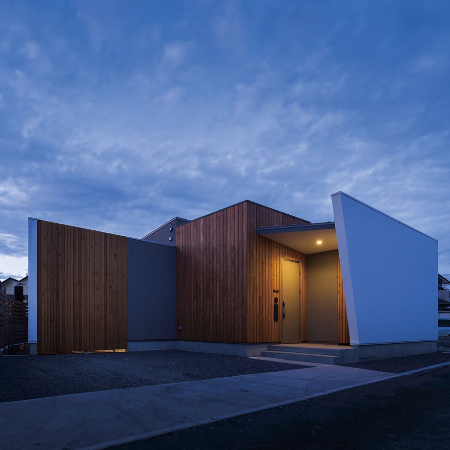 StyleDesign 巧みな設計力でカーテン要らずの開放的な暮らし。2つの中庭がもたらす、ゆとりの時間の建築実例画像2