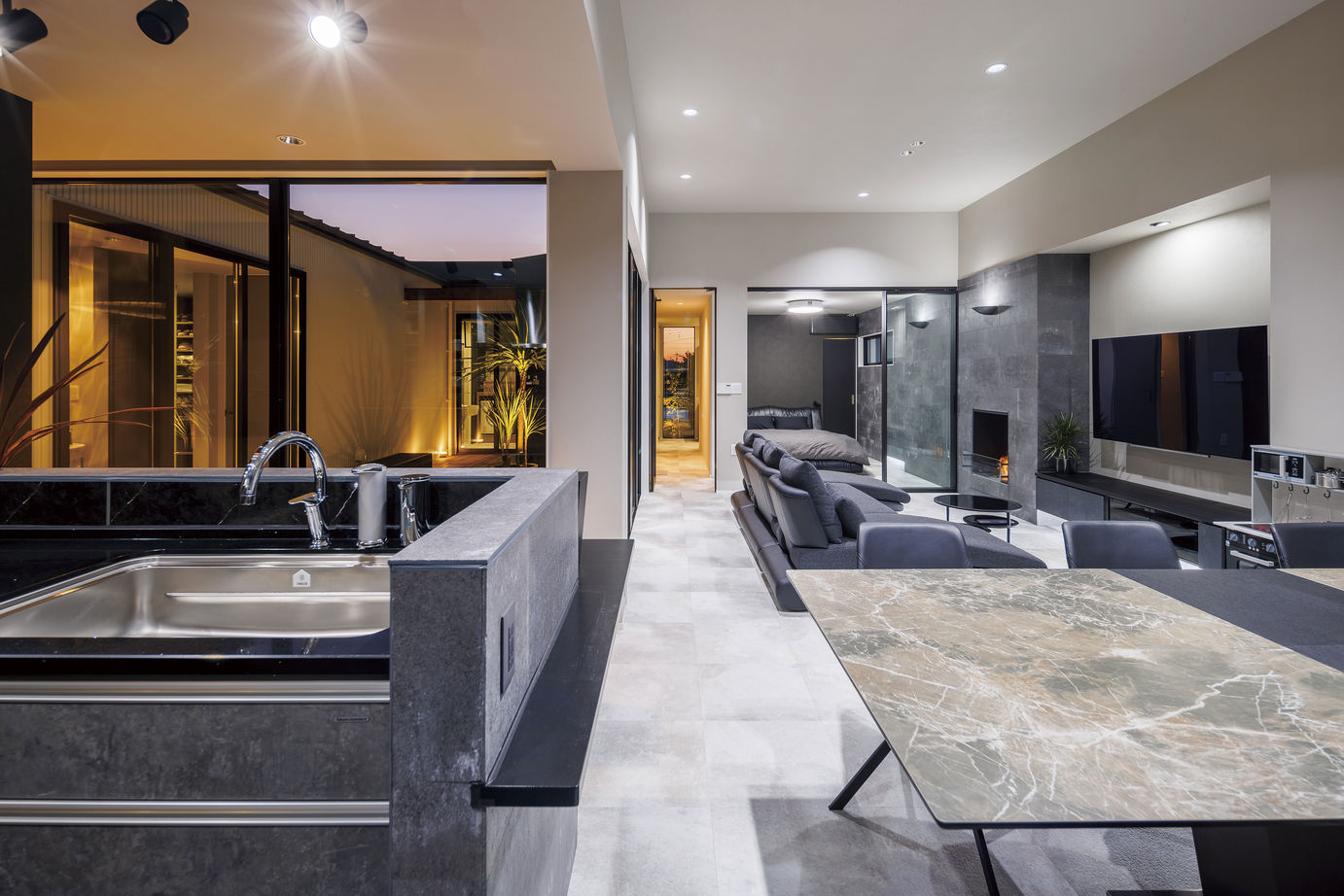 StyleDesign 中庭を中心に、機能美も添えて。ホテルライクを堪能する暮らしの建築実例画像3