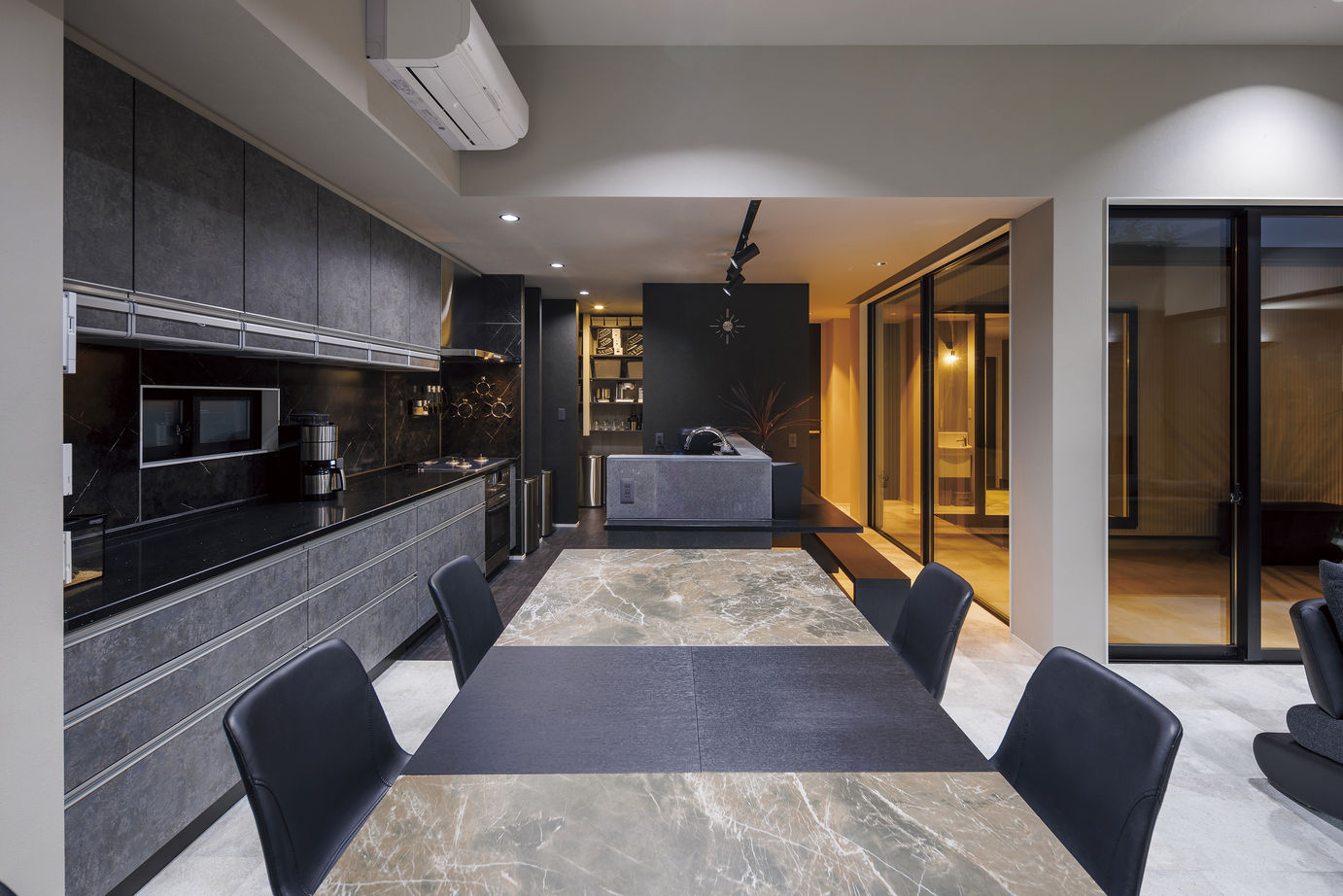 StyleDesign 中庭を中心に、機能美も添えて。ホテルライクを堪能する暮らしの建築実例画像5