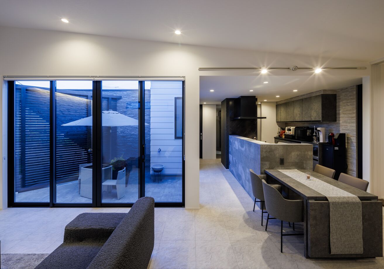 StyleDesign ガレージ付き平屋｜中庭・ゴルフルームで充実のお家時間｜「自由に楽しく！」をカタチにの建築実例画像2