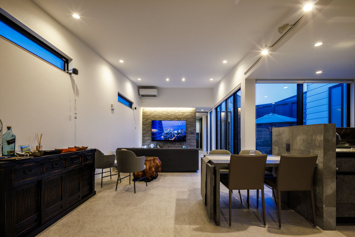 StyleDesign ガレージ付き平屋｜中庭・ゴルフルームで充実のお家時間｜「自由に楽しく！」をカタチにの建築実例画像3