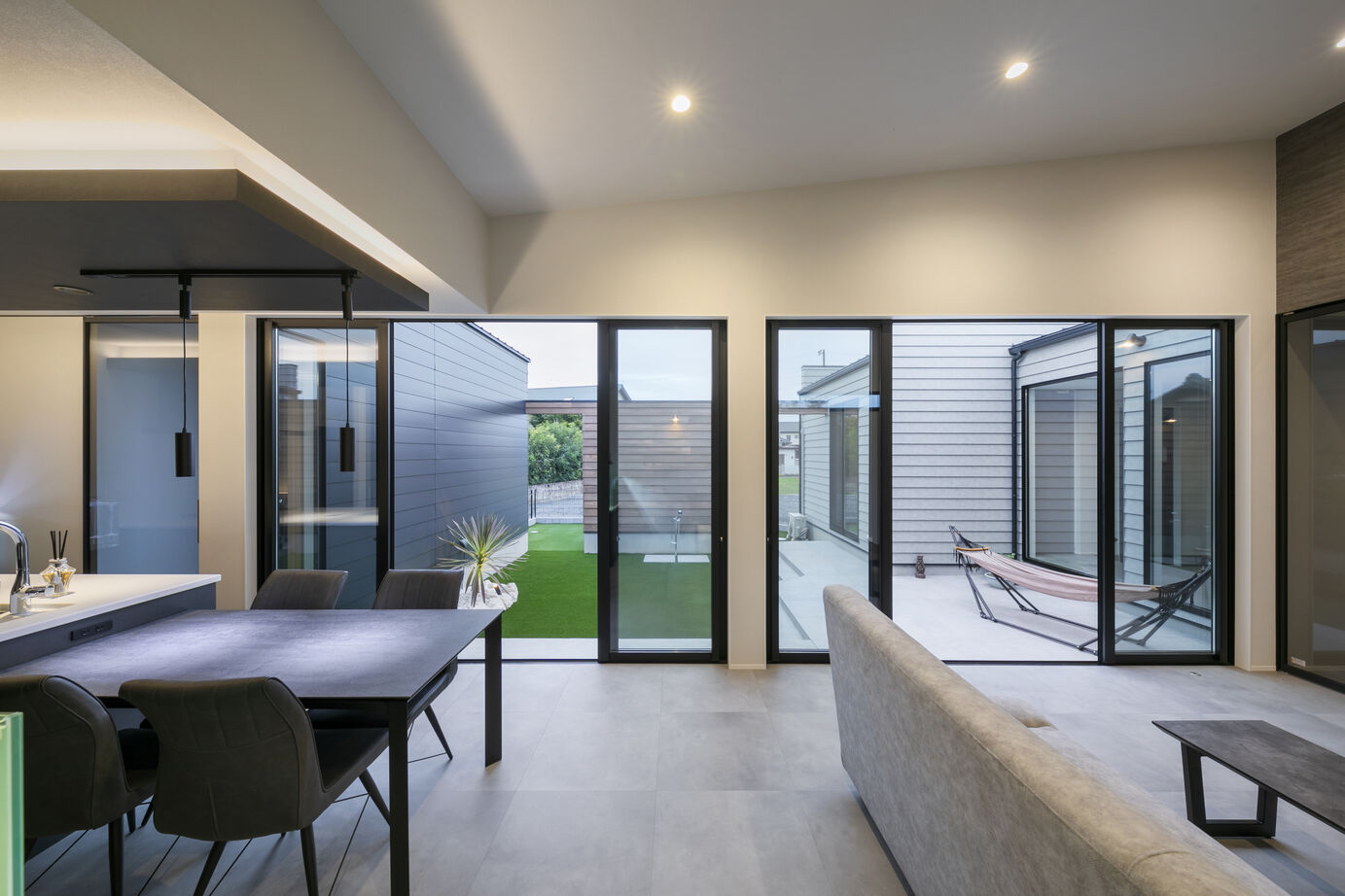 StyleDesign こだわり全部を美しく叶えた　"ドッグラン＆中庭”のある平屋の建築実例画像5