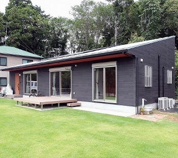 エイ・ワン(A-1 home) 【29.8坪/1000万円台/平屋/間取り有】大開口で庭とつながる開放的な空間。シーンに合わせフレキシブルに変化する平屋　の建築実例画像1