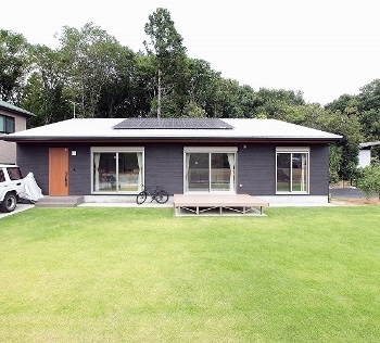 エイ・ワン(A-1 home) 【29.8坪/1000万円台/平屋/間取り有】大開口で庭とつながる開放的な空間。シーンに合わせフレキシブルに変化する平屋　の建築実例画像10