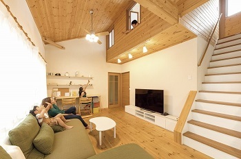 エイ・ワン(A-1 home) 【35.2坪/1000万円台/2F】無垢材×ホワイト＝ナチュラルな空間。２Fともつながる広々LDKの２階建ての建築実例画像1