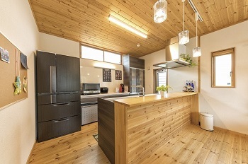 エイ・ワン(A-1 home) 【35.2坪/1000万円台/2F】無垢材×ホワイト＝ナチュラルな空間。２Fともつながる広々LDKの２階建ての建築実例画像4