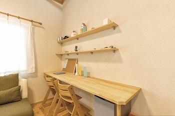 エイ・ワン(A-1 home) 【35.2坪/1000万円台/2F】無垢材×ホワイト＝ナチュラルな空間。２Fともつながる広々LDKの２階建ての建築実例画像7