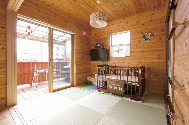 エイ・ワン(A-1 home) 【36.6 坪/1550万円/2F/間取り有】光降る吹抜けのLDKに家族が集う、総無垢仕上げの２階建ての建築実例画像5