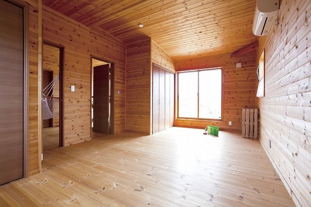 エイ・ワン(A-1 home) 【36.6 坪/1550万円/2F/間取り有】光降る吹抜けのLDKに家族が集う、総無垢仕上げの２階建ての建築実例画像9