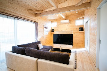 エイ・ワン(A-1 home) 【27.0坪/1000万円台/平屋/間取り有】DJブース付LDK！？趣味を心ゆくまで楽しめるログハウス風の平屋の建築実例画像3