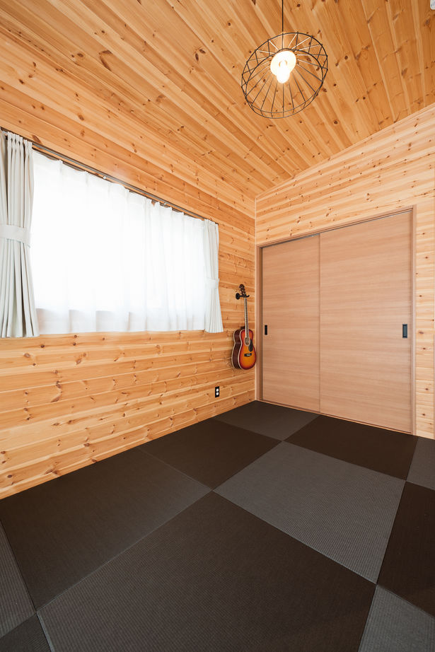 エイ・ワン(A-1 home) 【22.2坪/1160万円/平屋/間取り有】ブラック×無垢材のコントラストが印象的なふたり暮らしサイズの平屋の建築実例画像6