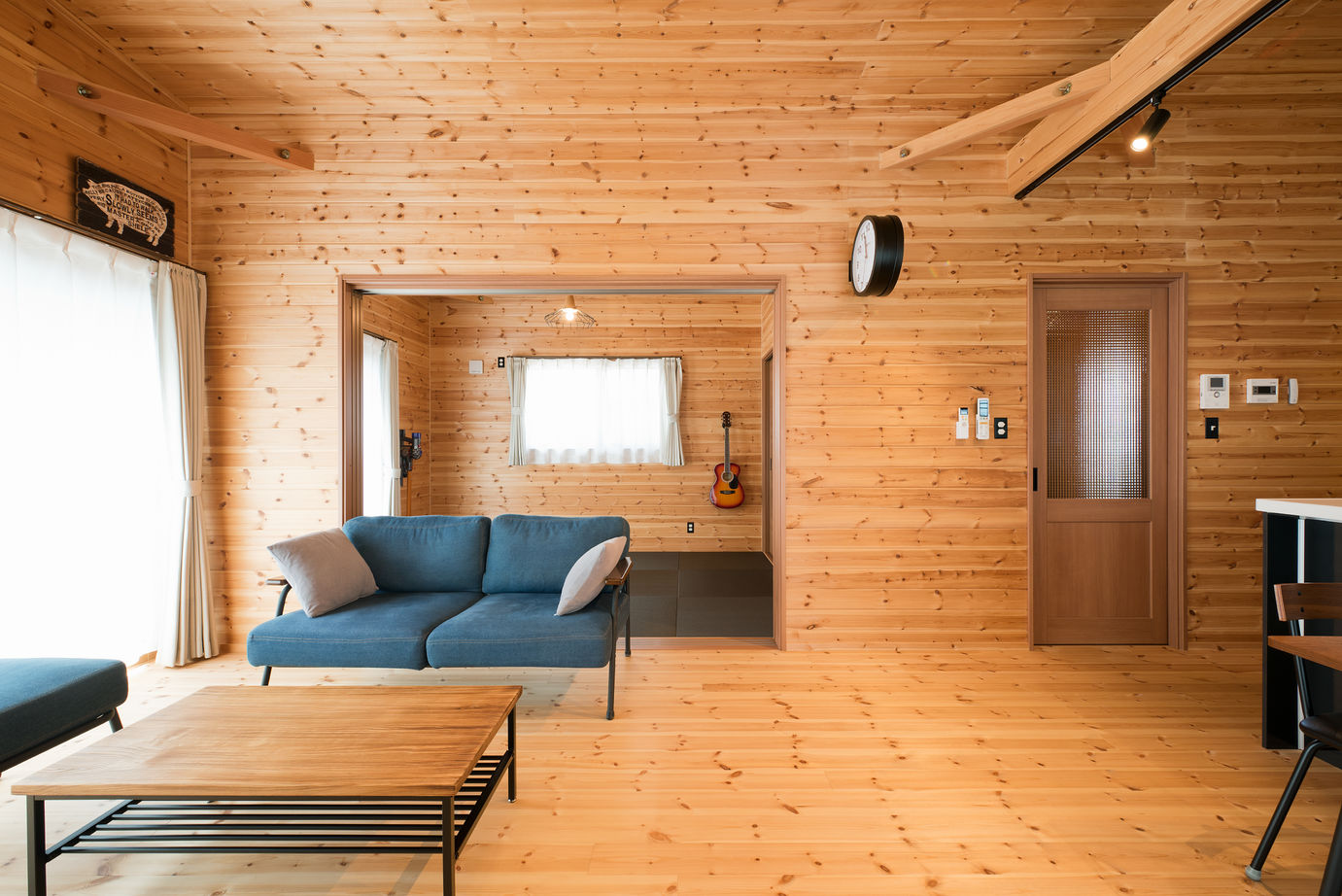 エイ・ワン(A-1 home) 【22.2坪/1160万円/平屋/間取り有】ブラック×無垢材のコントラストが印象的なふたり暮らしサイズの平屋の建築実例画像7