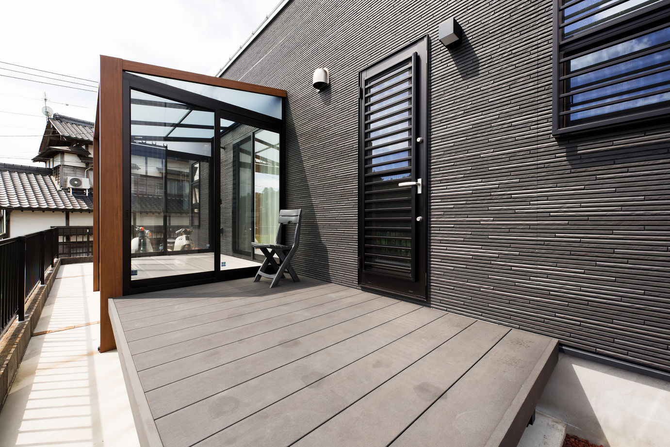 エイ・ワン(A-1 home) 【22.2坪/1160万円/平屋/間取り有】ブラック×無垢材のコントラストが印象的なふたり暮らしサイズの平屋の建築実例画像9