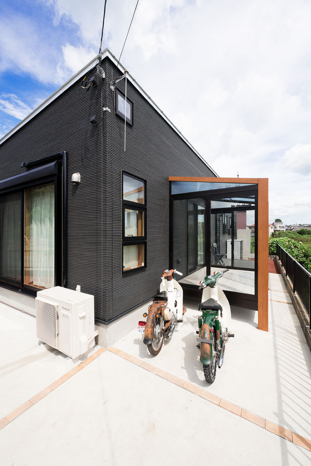 エイ・ワン(A-1 home) 【22.2坪/1160万円/平屋/間取り有】ブラック×無垢材のコントラストが印象的なふたり暮らしサイズの平屋の建築実例画像10