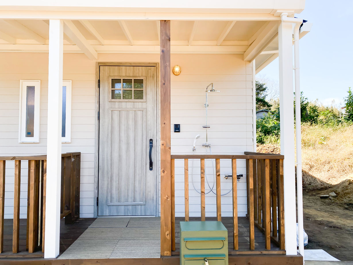 エイ・ワン(A-1 home) 【1000万円台/27.05坪/間取り有】アクセントウォール・クロス映えるカリフォルニア風デザインの平屋の建築実例画像2