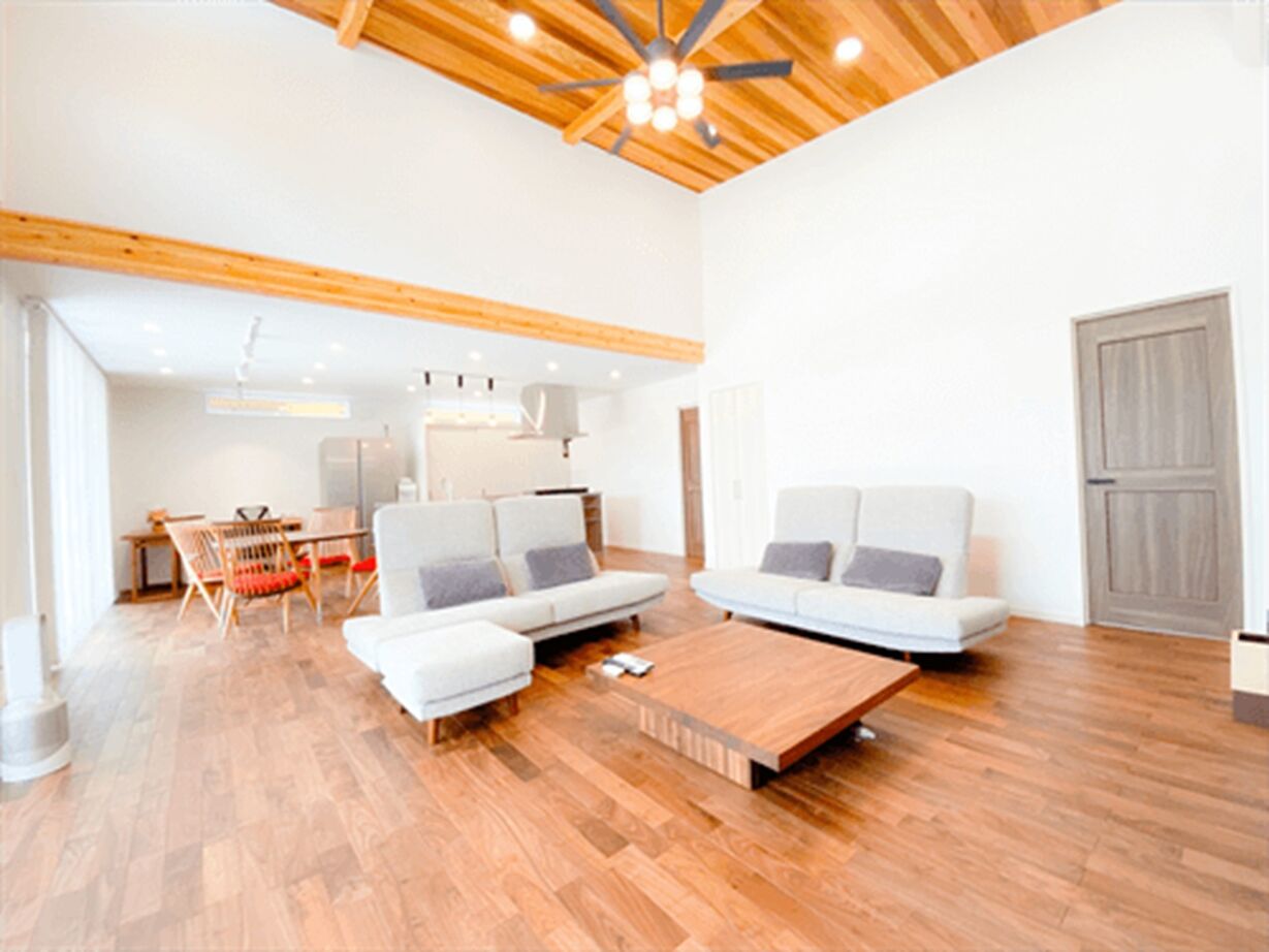 エイ・ワン(A-1 home) 【41.5坪/2000万円台/平屋/間取り有】カッコイイと暮らしやすい、どちらも叶えた5種の木の平屋の建築実例画像1