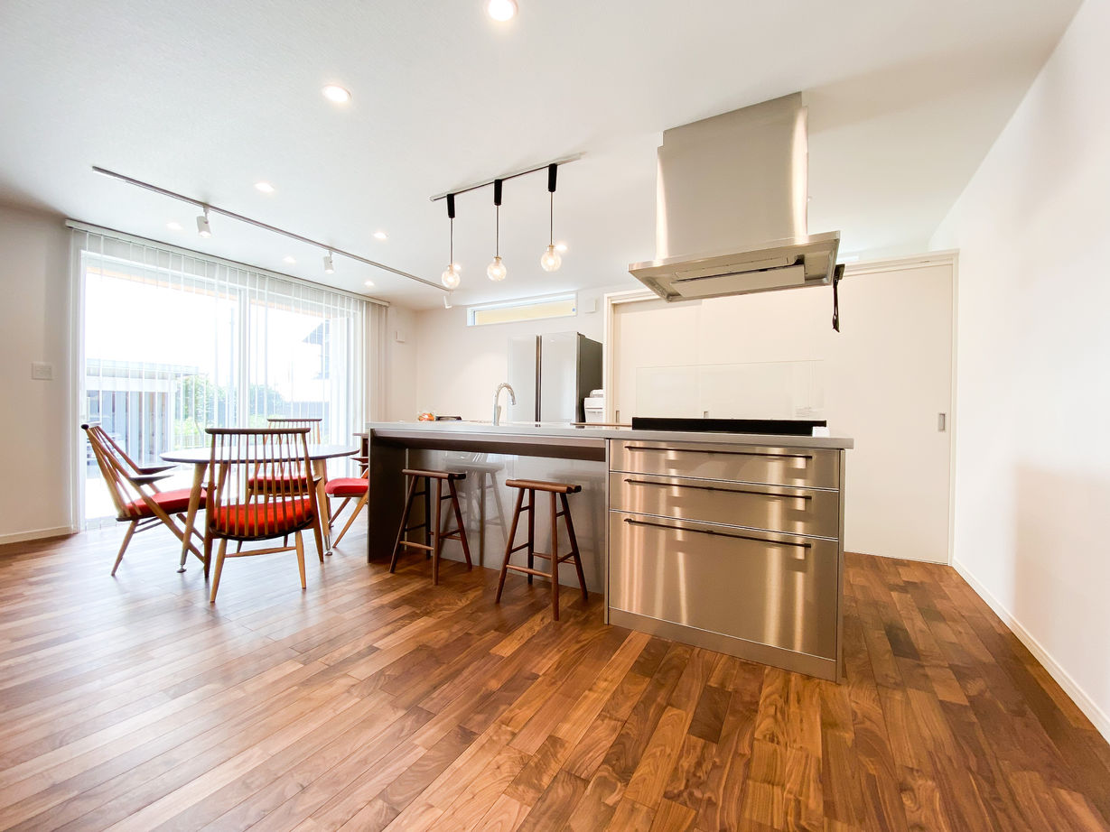 エイ・ワン(A-1 home) 【41.5坪/2000万円台/平屋/間取り有】カッコイイと暮らしやすい、どちらも叶えた5種の木の平屋の建築実例画像3