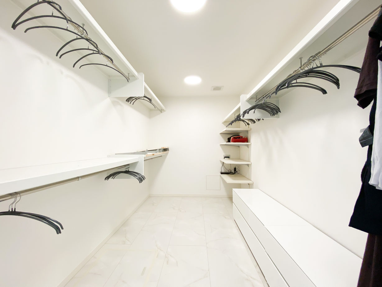 エイ・ワン(A-1 home) 【41.5坪/2000万円台/平屋/間取り有】カッコイイと暮らしやすい、どちらも叶えた5種の木の平屋の建築実例画像7