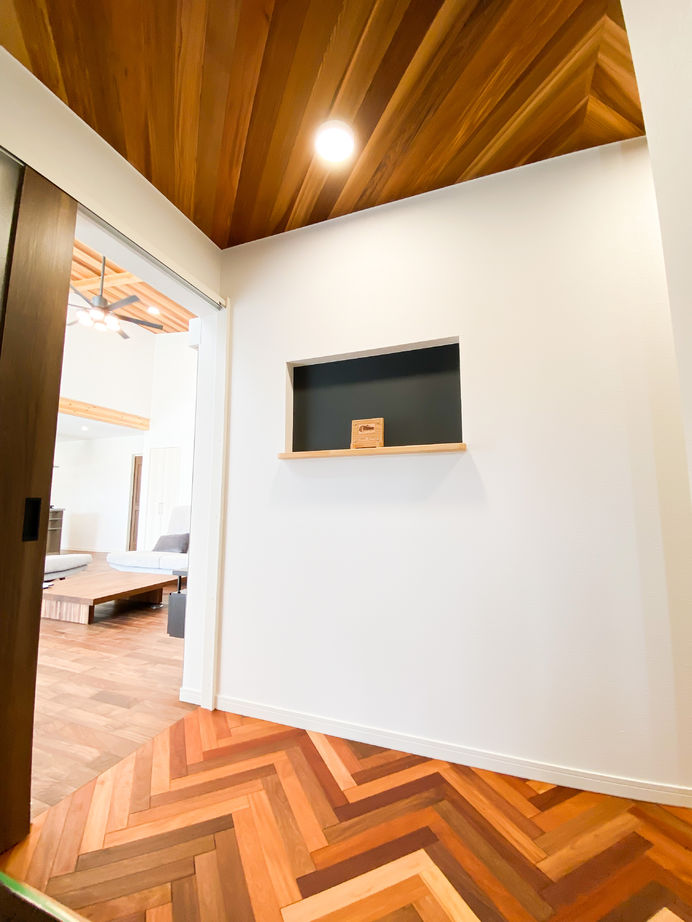 エイ・ワン(A-1 home) 【41.5坪/2000万円台/平屋/間取り有】カッコイイと暮らしやすい、どちらも叶えた5種の木の平屋の建築実例画像8