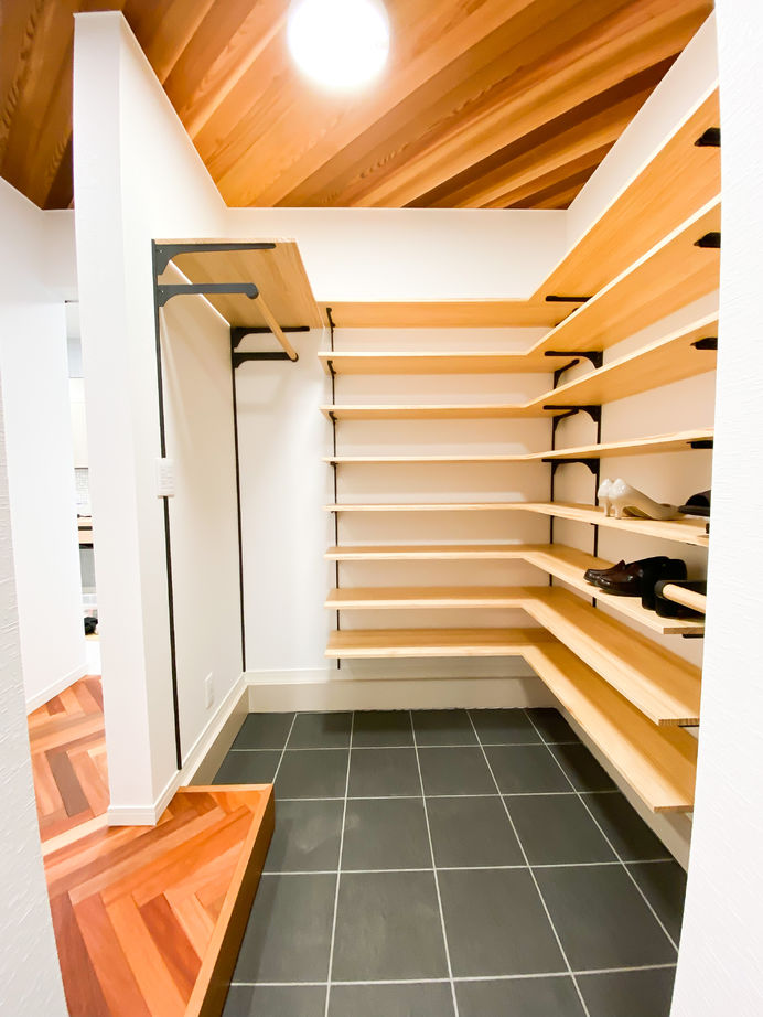 エイ・ワン(A-1 home) 【41.5坪/2000万円台/平屋/間取り有】カッコイイと暮らしやすい、どちらも叶えた5種の木の平屋の建築実例画像9