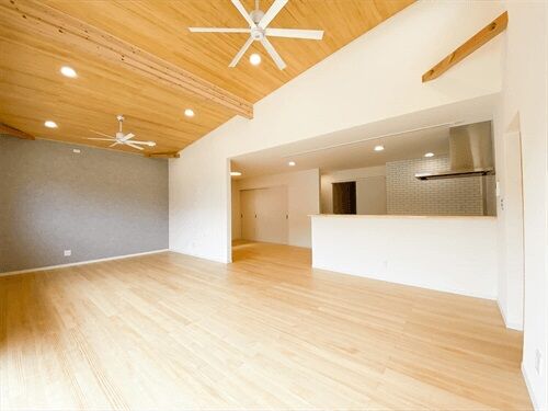 エイ・ワン(A-1 home) 【34坪/1950万円/平屋】ネイビー×木でスタイリッシュに　フレキシブルな間取りの平屋の建築実例画像2