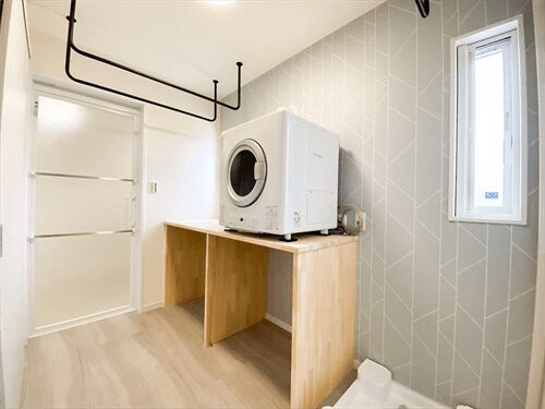 エイ・ワン(A-1 home) 【34坪/1950万円/平屋】ネイビー×木でスタイリッシュに　フレキシブルな間取りの平屋の建築実例画像8