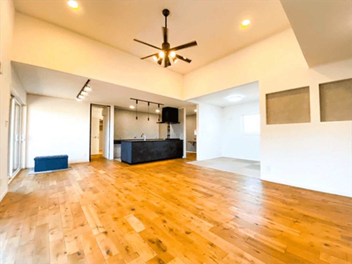 エイ・ワン(A-1 home) 【41坪/2000万円/平屋】シャープ＆モダンな寄棟屋根の平屋の建築実例画像2