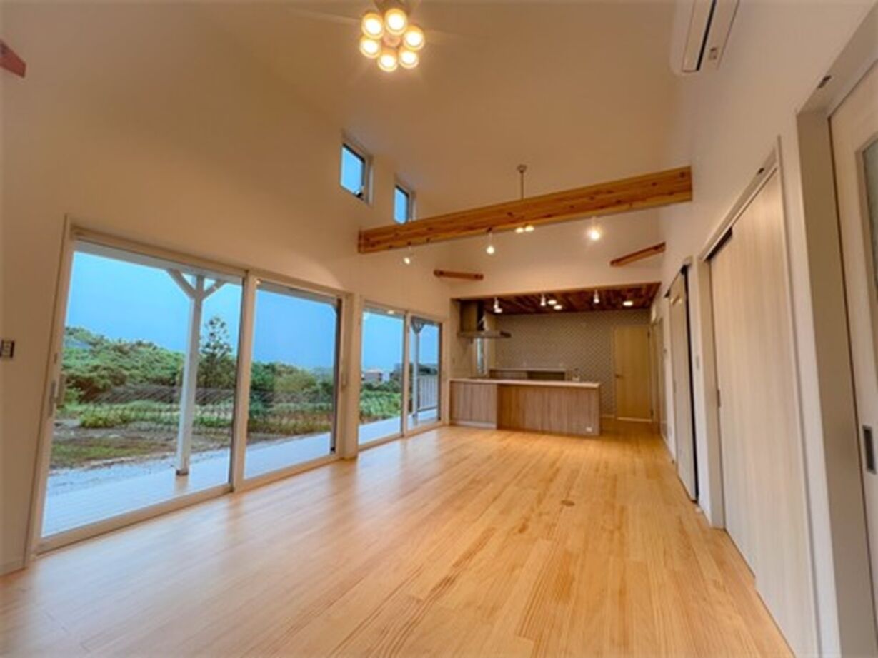 エイ・ワン(A-1 home) 【29坪/４LDK/平屋】敷地条件を活かした開放感あふれるサーファーズハウスの建築実例画像3