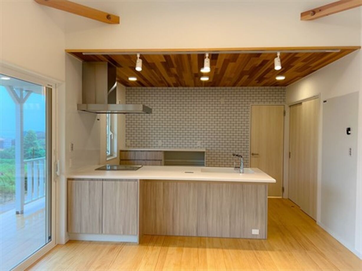 エイ・ワン(A-1 home) 【29坪/４LDK/平屋】敷地条件を活かした開放感あふれるサーファーズハウスの建築実例画像4