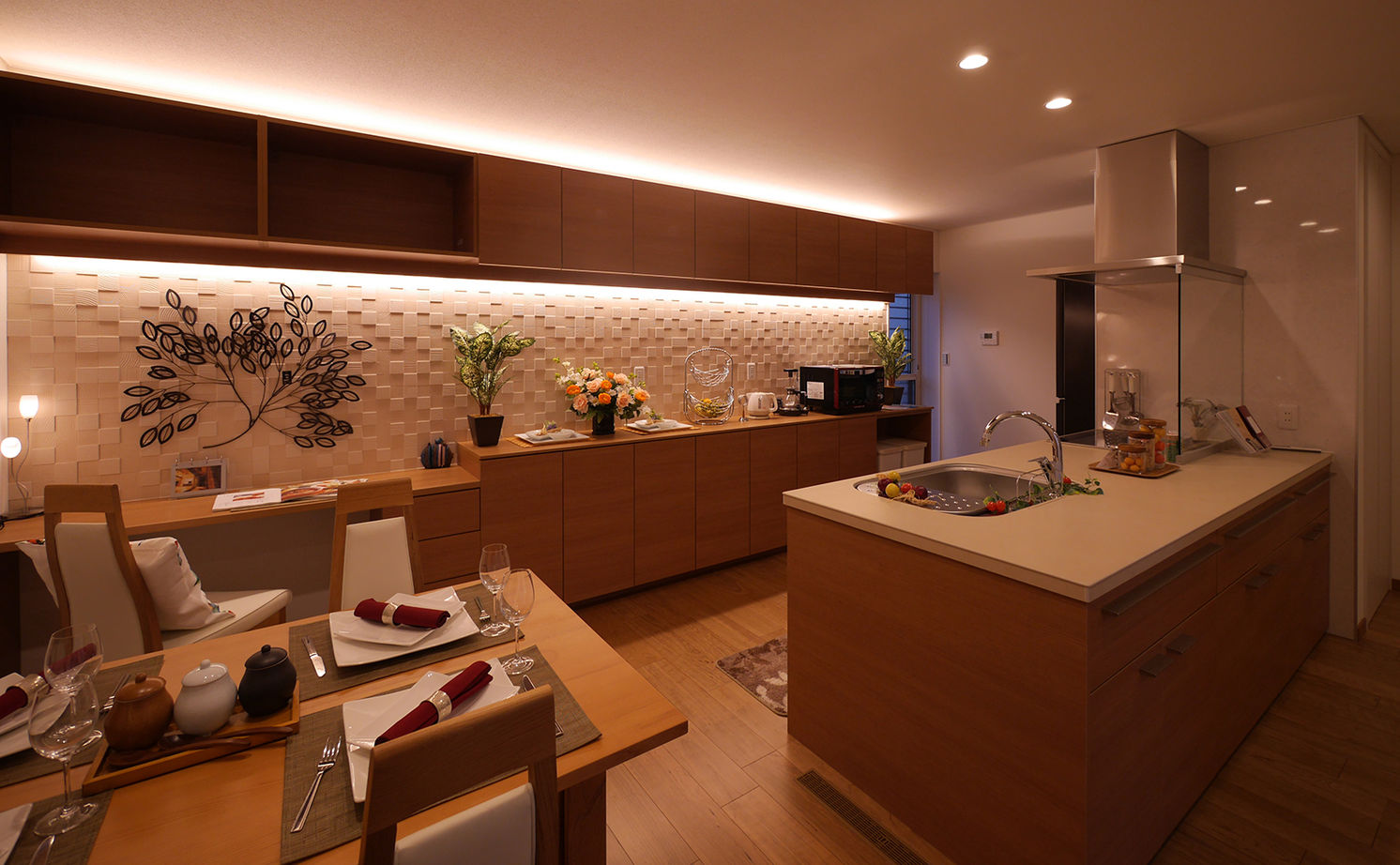 住宅工房 アリアンス(富士・富士宮・沼津) <富士市/40坪台>住まいの中心は吹き抜けリビングで開放的。アジアンリゾート風の住まいの建築実例画像2