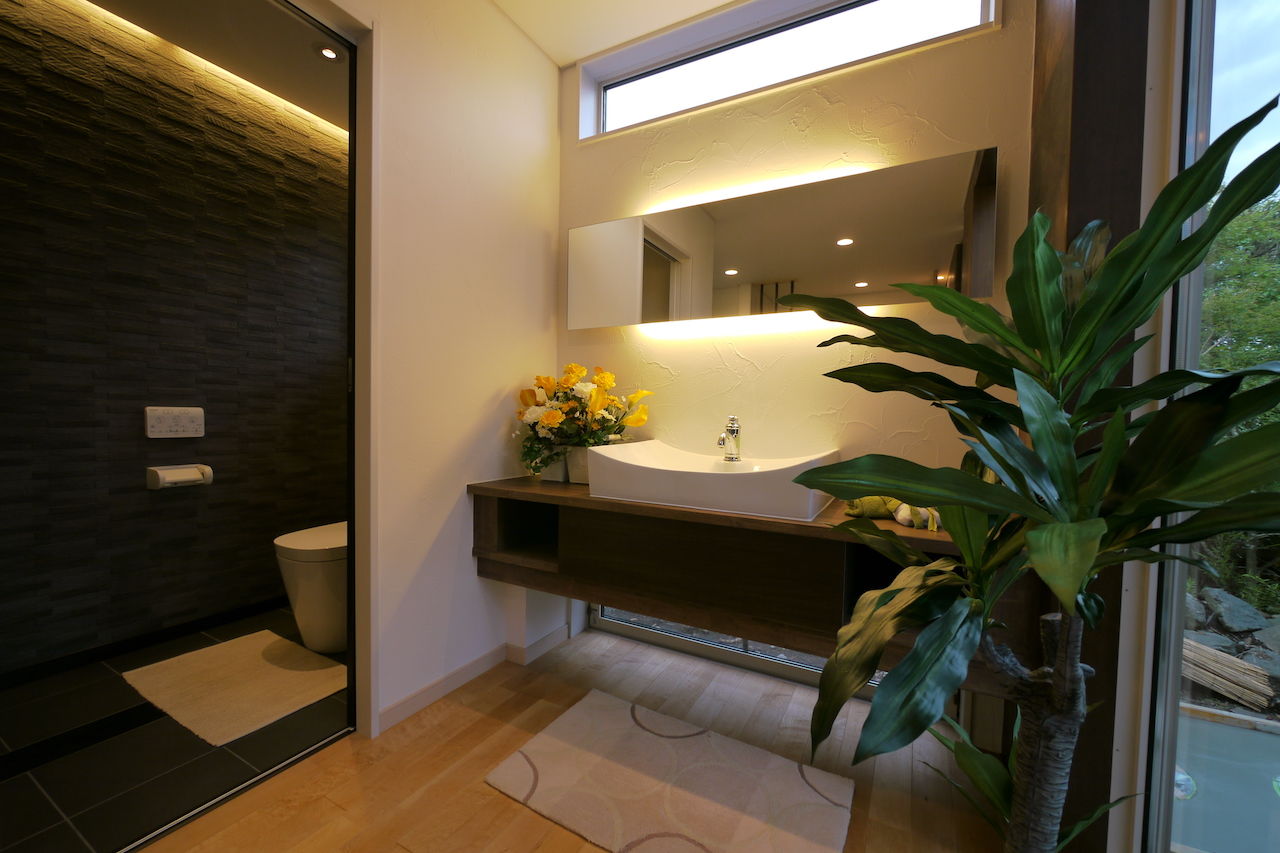 住宅工房 アリアンス(富士・富士宮・沼津) <富士市/40坪台/吹き抜け>内と外を繋げるウッドデッキで豊かな自然を感じる。旅館テイストの家の建築実例画像10