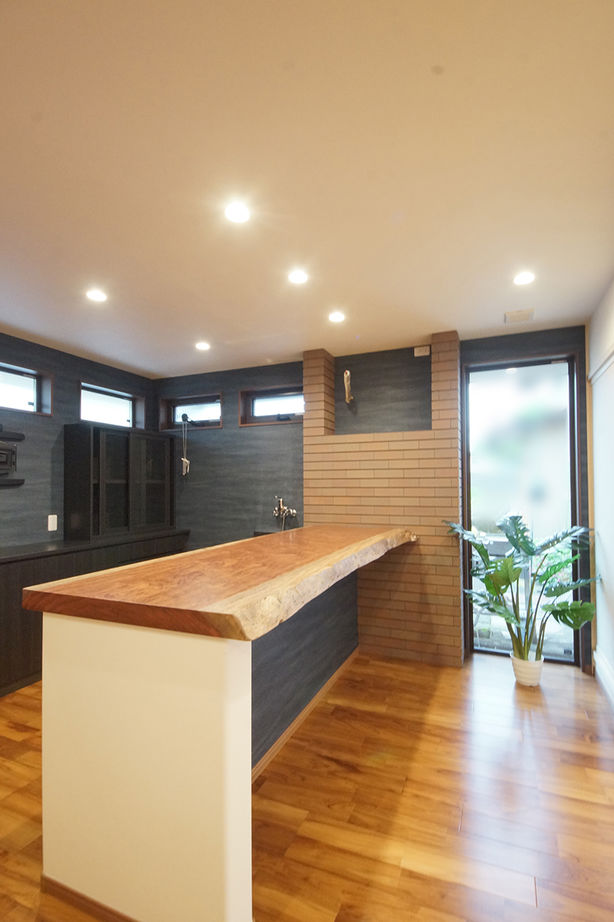 住宅工房 アリアンス(富士・富士宮・沼津) <富士宮市/ビルトインガレージ>縦横のびやかに広がる空間で家族が繋がる 生活を楽しみ、豊かにする家　の建築実例画像4