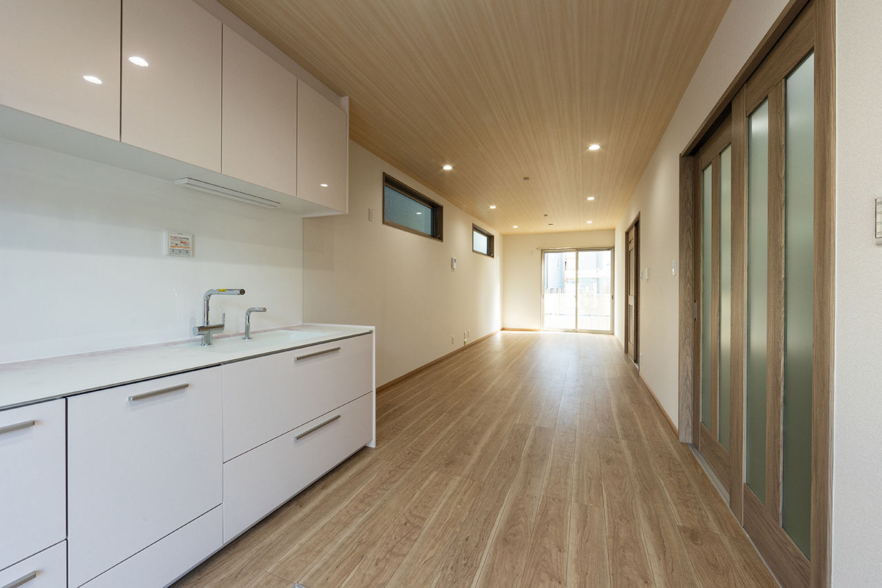 祥規建設 【京都市中京区／1000万円台／狭小地】住宅密集地で建てた3面採光、居心地のいいリビングがある家の建築実例画像3