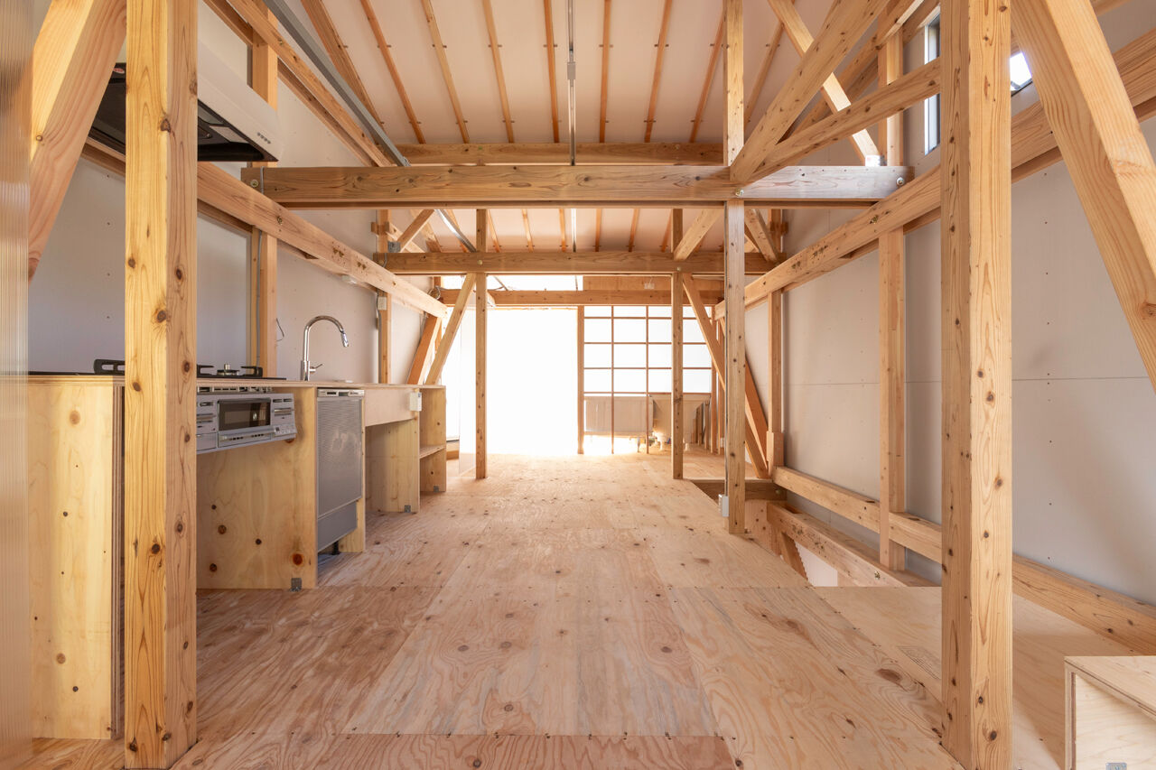 祥規建設 【京都市左京区／2000万円台／20坪台】素材そのままの仕上げでクラフト感たっぷり！工房兼住居の建築実例画像2