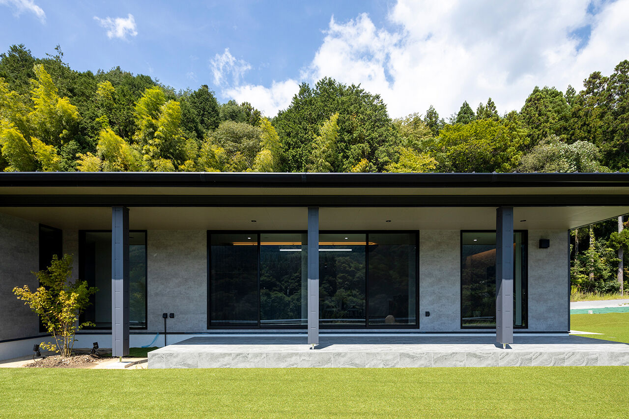 ハヤカワホーム 【3000万円台/30坪台/平屋】お洒落で機能的、子育て世代のホテルライクな平屋。景色を楽しむ広いリビングの建築実例画像1