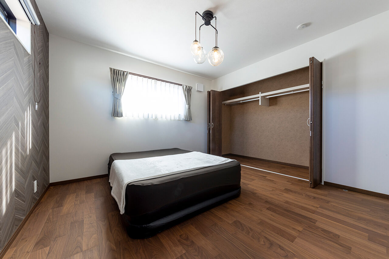 ハヤカワホーム 【3000万円台/30坪台】斜めの壁が印象的な外観。外観、LDK、洗面室やトイレまでオリジナリティある個性派の建築実例画像7