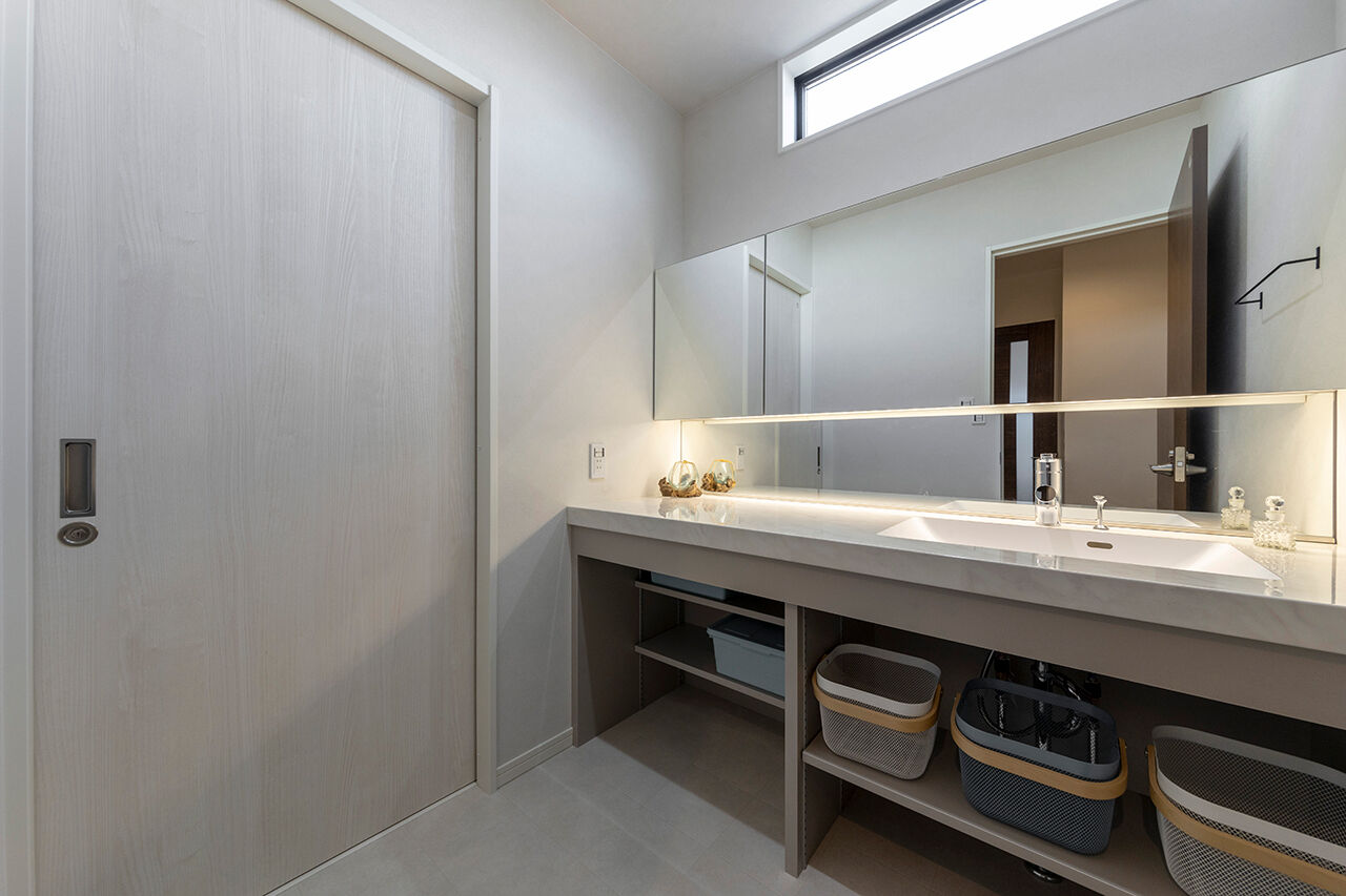 ハヤカワホーム 【3000万円台/30坪台】斜めの壁が印象的な外観。外観、LDK、洗面室やトイレまでオリジナリティある個性派の建築実例画像9