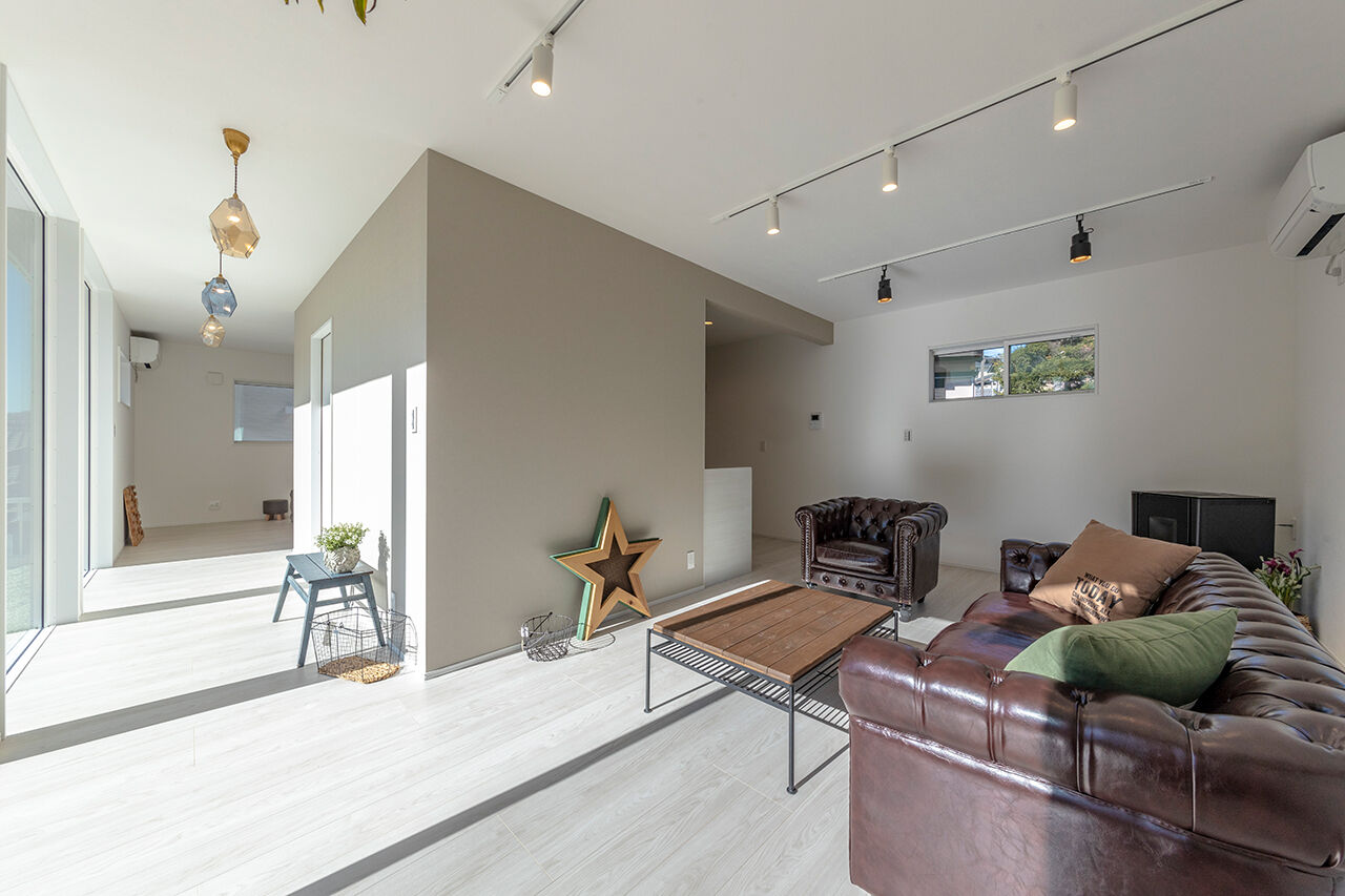 ハヤカワホーム 【1000万円台/20坪以下/平屋】暮らしに寄り添うコンパクト平屋。リビングとデッキから景色を楽しむ暮らしの建築実例画像2