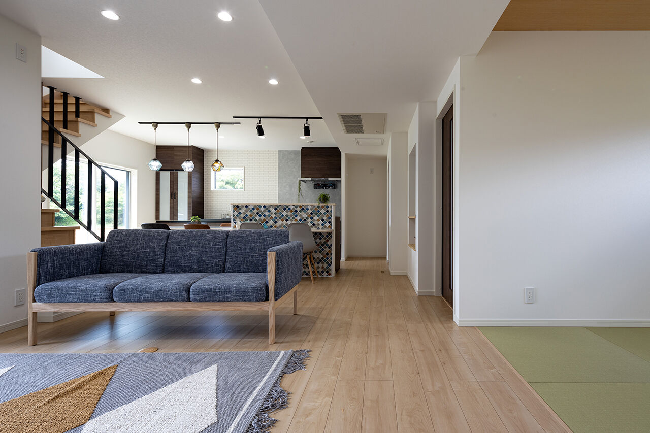 ハヤカワホーム 【2000万円台/30坪台/全館空調】家族時間を豊かに、プラスリビングをテーマに屋根付ウッドデッキのある家の建築実例画像3