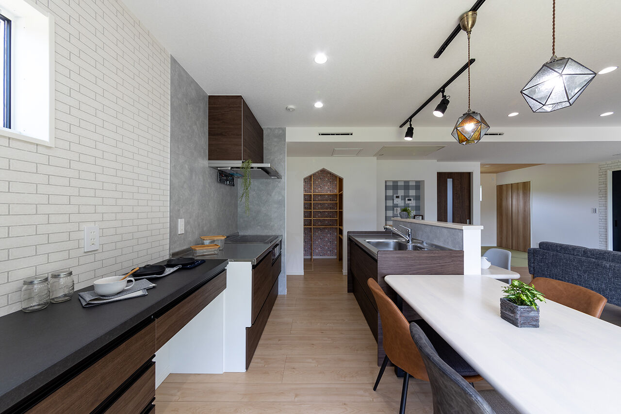 ハヤカワホーム 【2000万円台/30坪台/全館空調】家族時間を豊かに、プラスリビングをテーマに屋根付ウッドデッキのある家の建築実例画像4