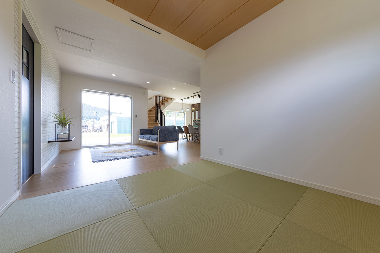 ハヤカワホーム 【2000万円台/30坪台/全館空調】家族時間を豊かに、プラスリビングをテーマに屋根付ウッドデッキのある家の建築実例画像5