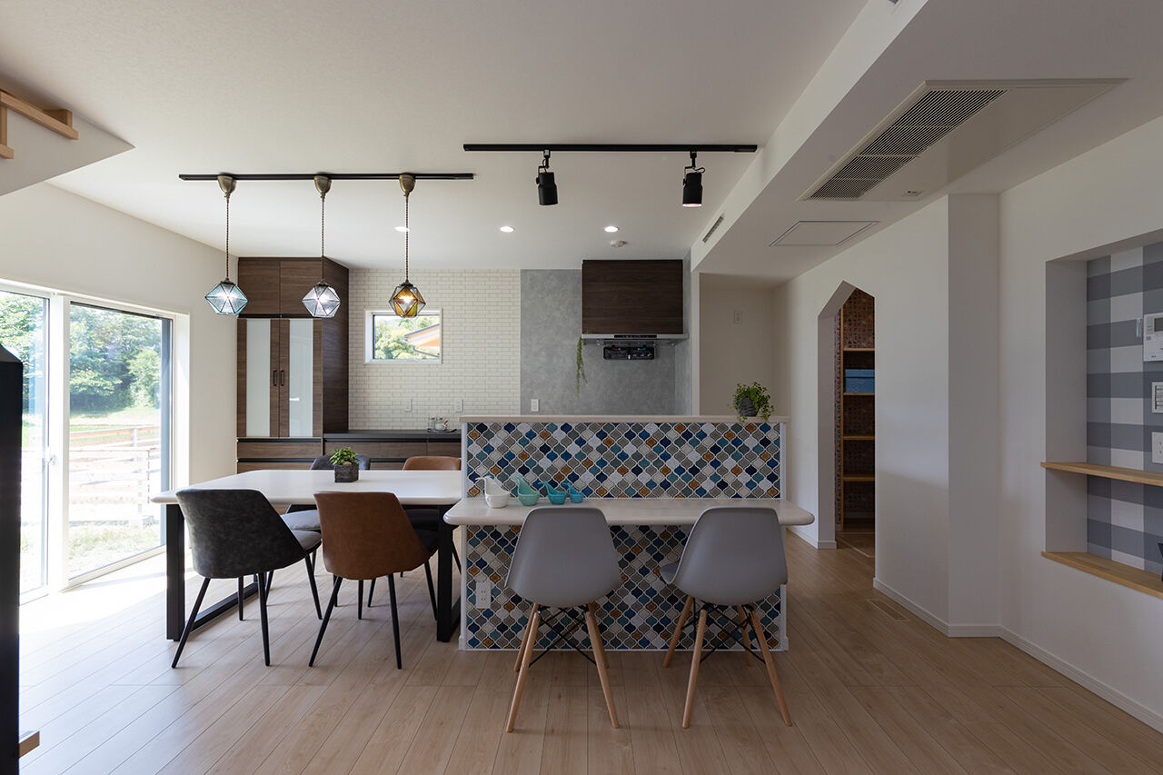 ハヤカワホーム 【2000万円台/30坪台/全館空調】家族時間を豊かに、プラスリビングをテーマに屋根付ウッドデッキのある家の建築実例画像6