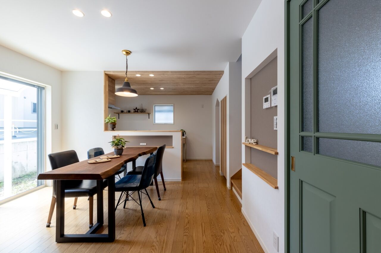 ハヤカワホーム 【2000万円台・30坪台】遊び心のあるデザインと機能性を両立したシンプルでぬくもりのある住まいの建築実例画像3