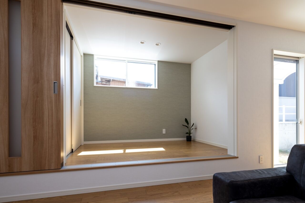 ハヤカワホーム 【2000万円台・30坪台】遊び心のあるデザインと機能性を両立したシンプルでぬくもりのある住まいの建築実例画像6